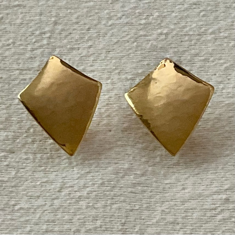 NWOT Gold Plated Kite/Shield Shape Post Earrings